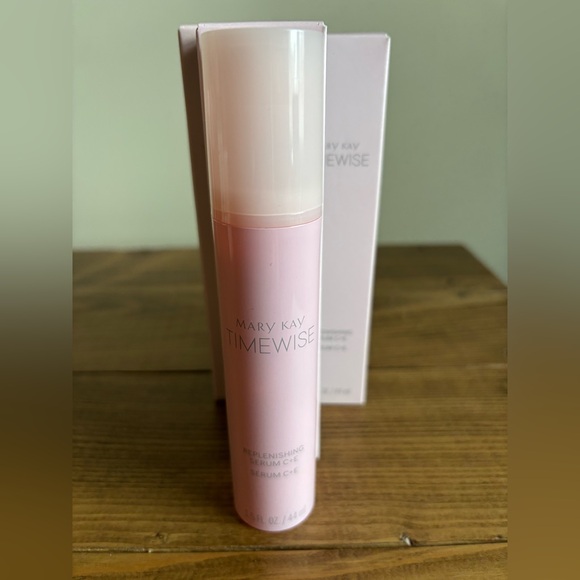 NIB Mary Kay replenishing serum C + E - Picture 1 of 7